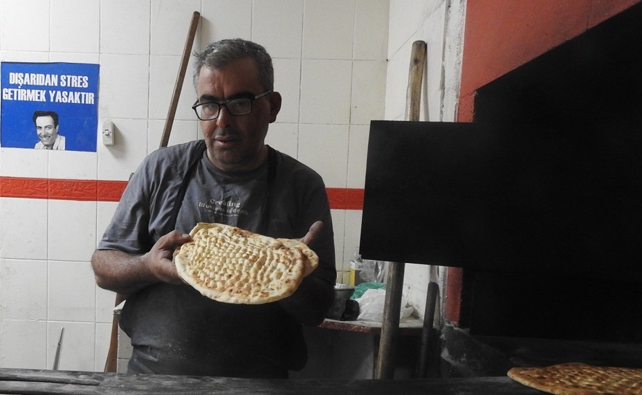 Fırın çalışanlarının sıcak havadaki zorlu mesaisi