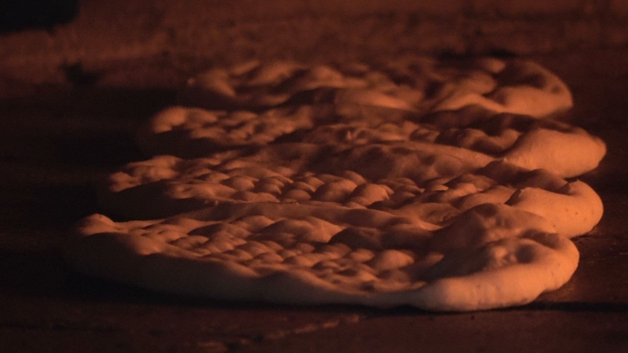 Fırın çalışanlarının sıcak havadaki zorlu mesaisi