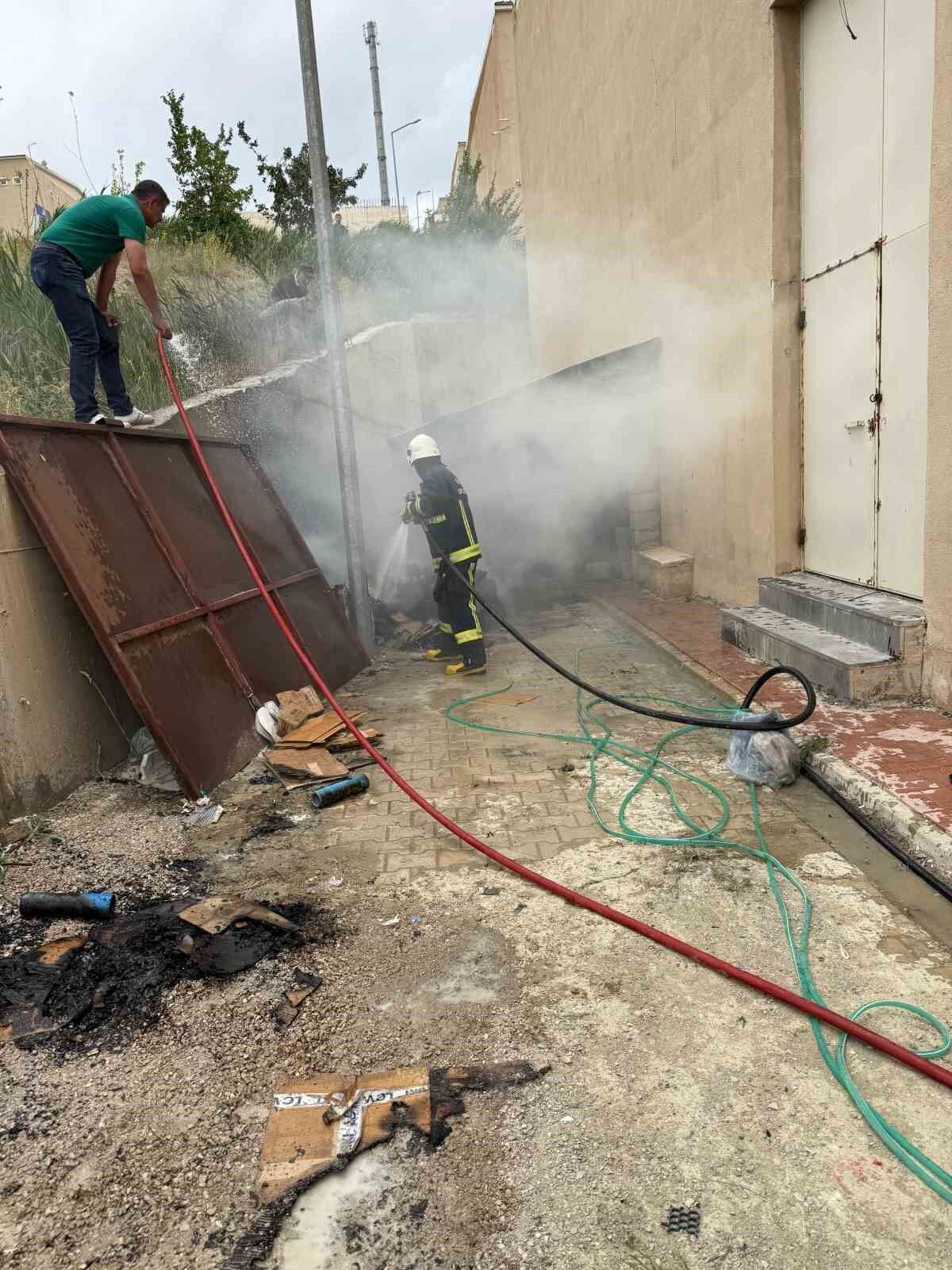 Van Tekstilkent’te yangın paniği