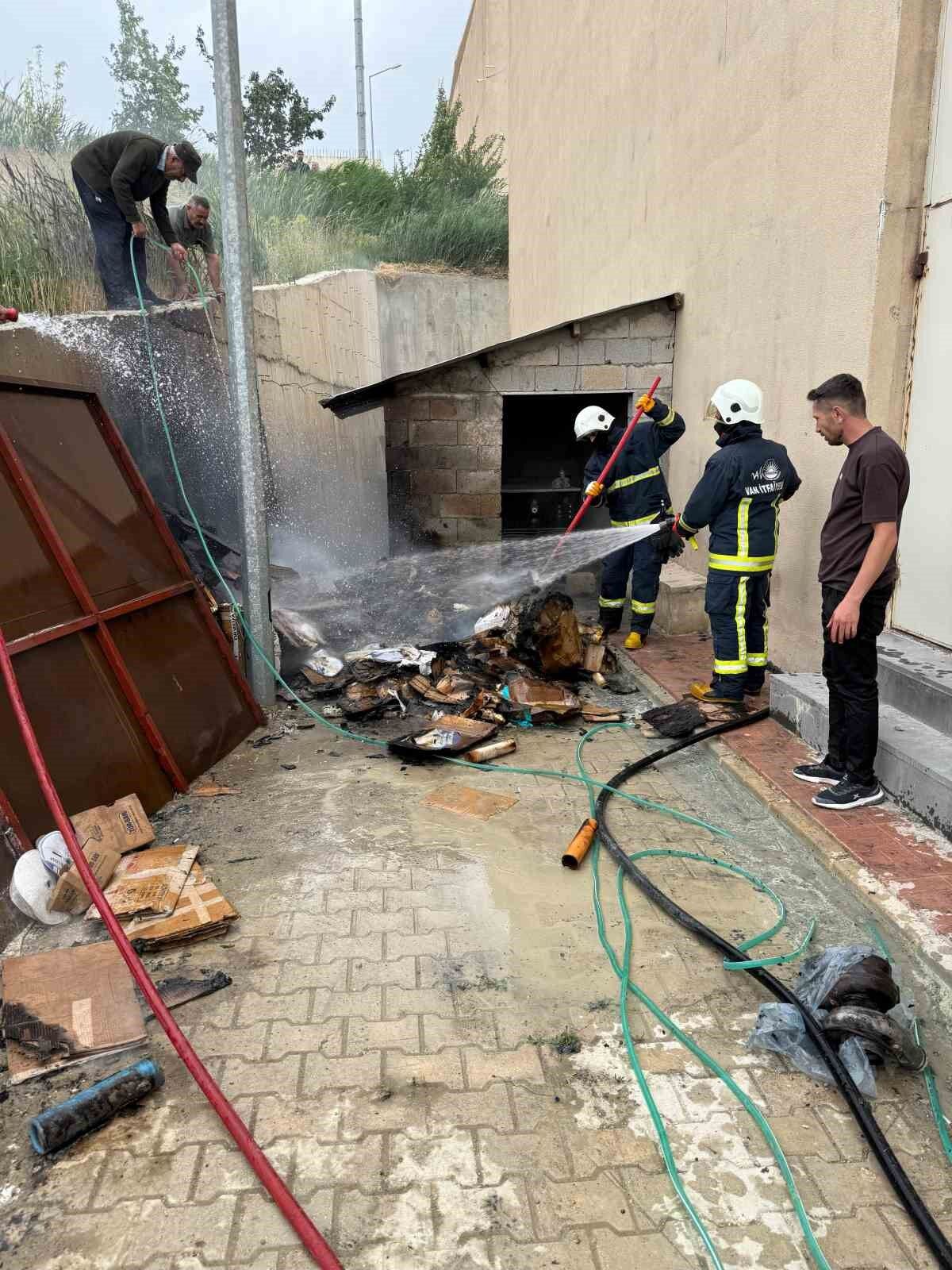 Van Tekstilkent’te yangın paniği