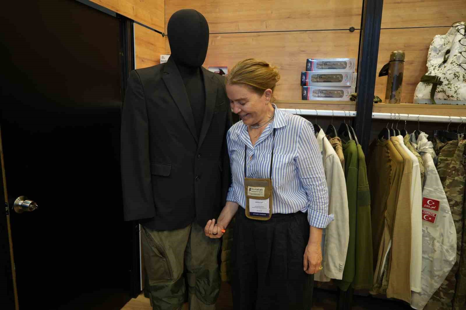 Taktik amaçlı kullanımlar için üretilen takım elbise