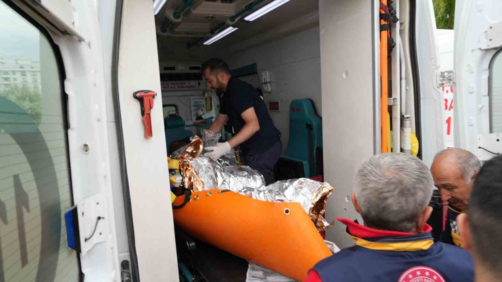 Düşen uçakta ağır yaralanan kadın yolcu, helikopter ile Erzurum’a getirildi