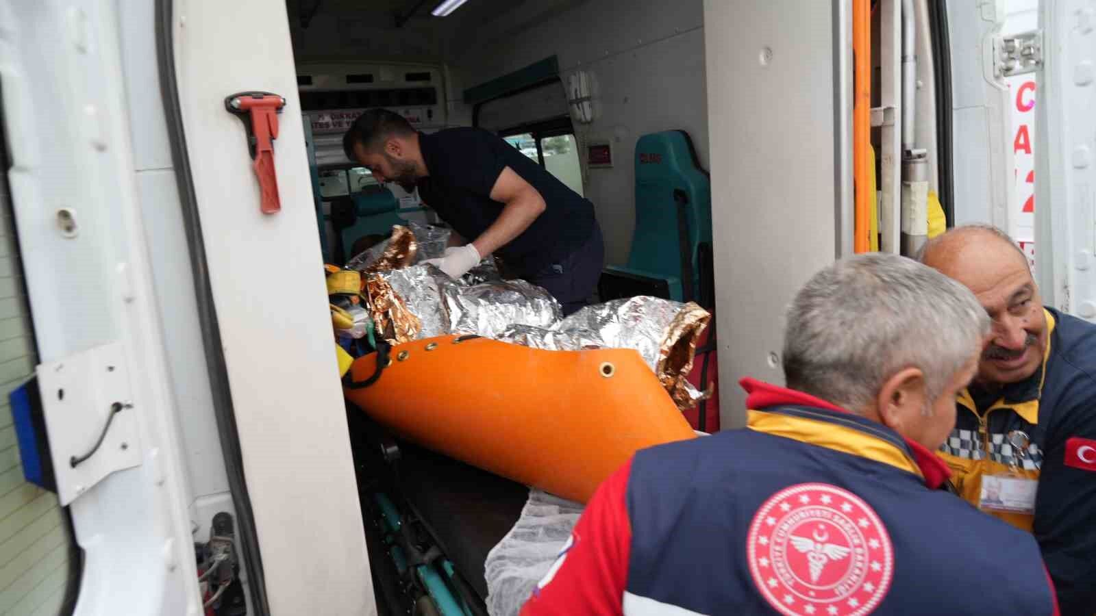 Düşen uçakta ağır yaralanan kadın yolcu, helikopter ile Erzurum’a getirildi