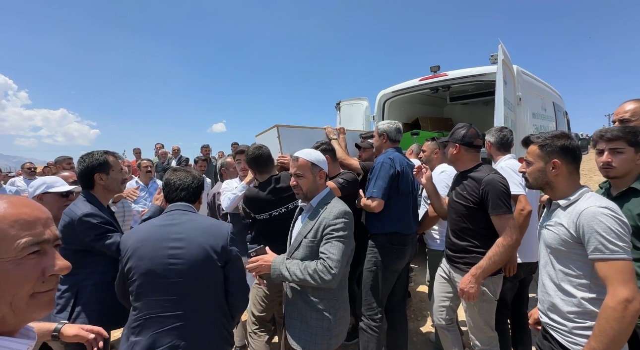 Van’daki silahlı saldırıda hayatını kaybeden Onur Karael toprağa verildi