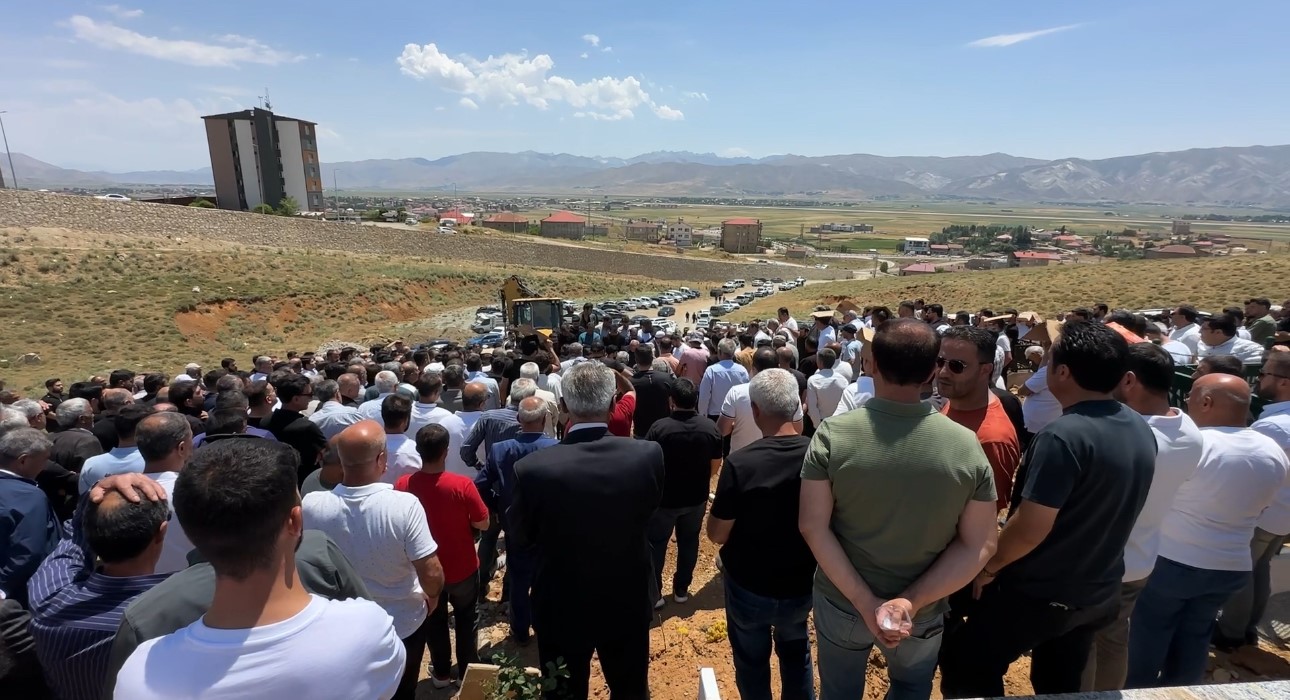 Van’daki silahlı saldırıda hayatını kaybeden Onur Karael toprağa verildi