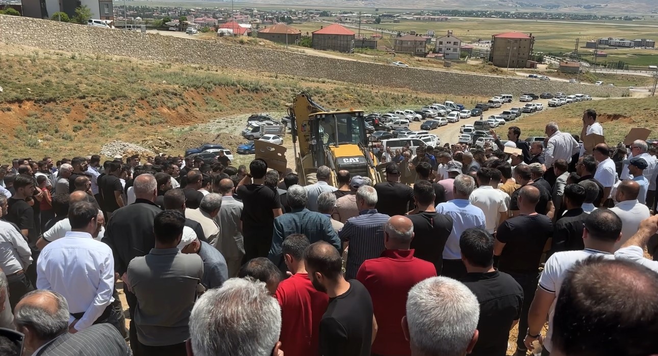 Van’daki silahlı saldırıda hayatını kaybeden Onur Karael toprağa verildi