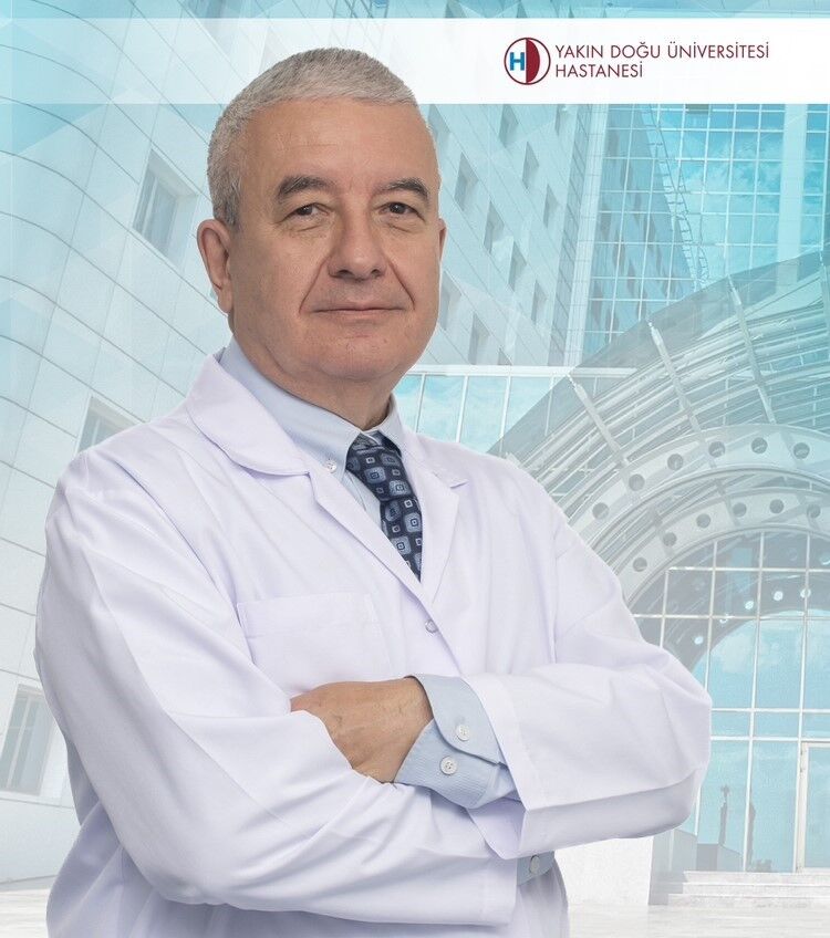 71 yaşındaki kadının karnından 9 kiloluk kitle çıkarıldı