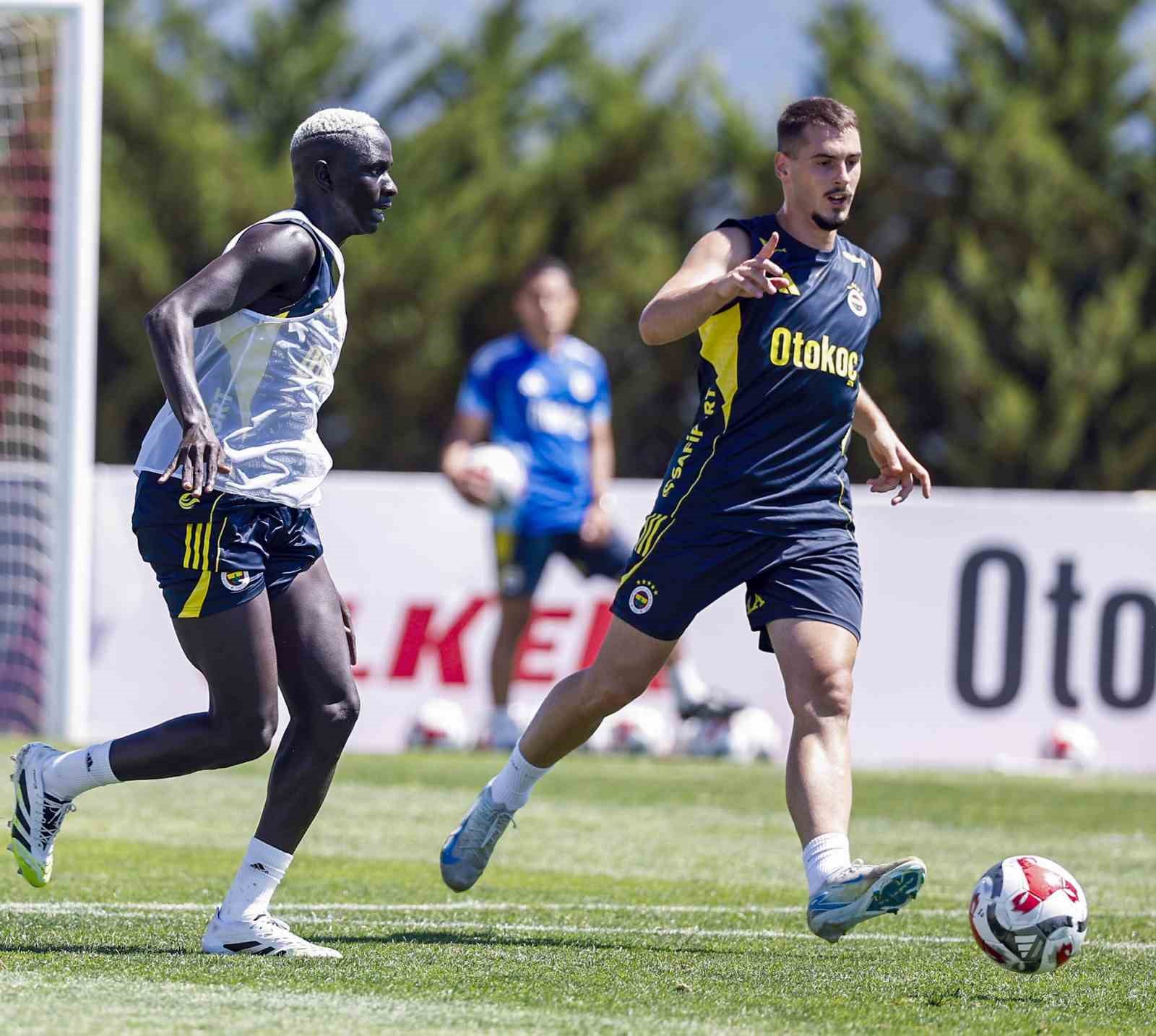 Fenerbahçe, yeni sezon hazırlıklarına devam ediyor