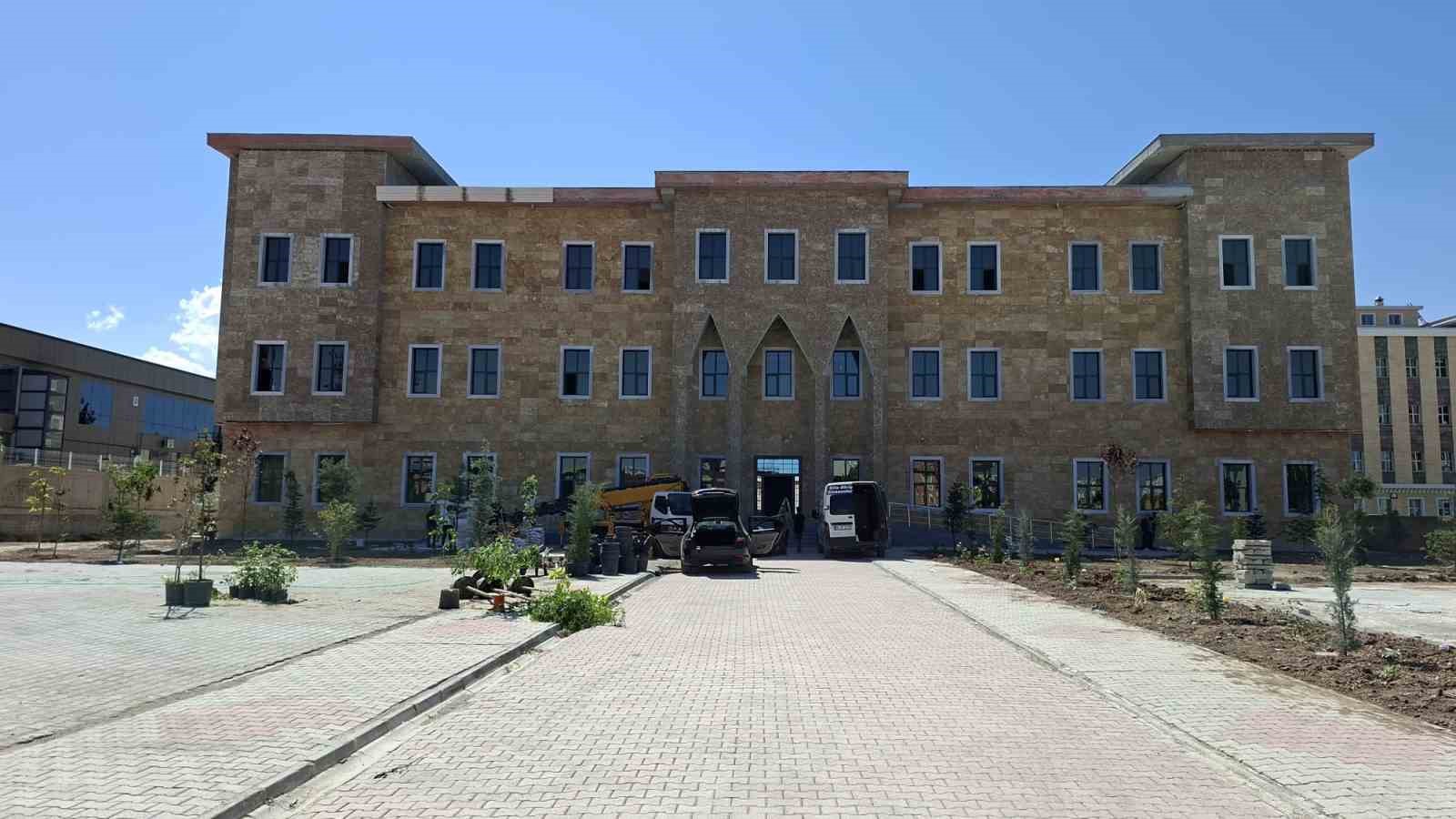 Tuşba Nüfus Müdürlüğü yeni binasında hizmete başladı