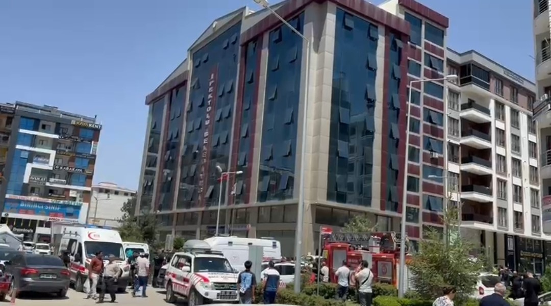 Van‘ın İpekyolu Belediyesi hizmet binasında yangın çıktı