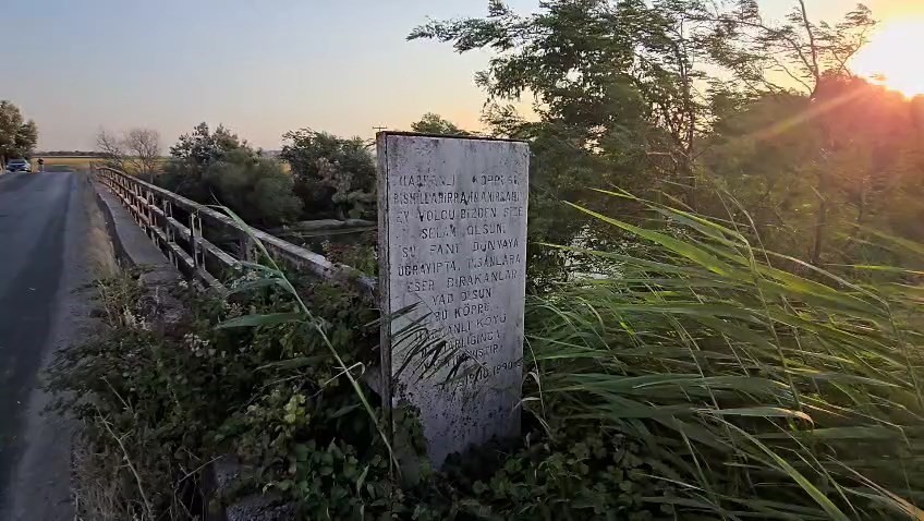 Her araç geçtiğinde beşik gibi sallanıyor