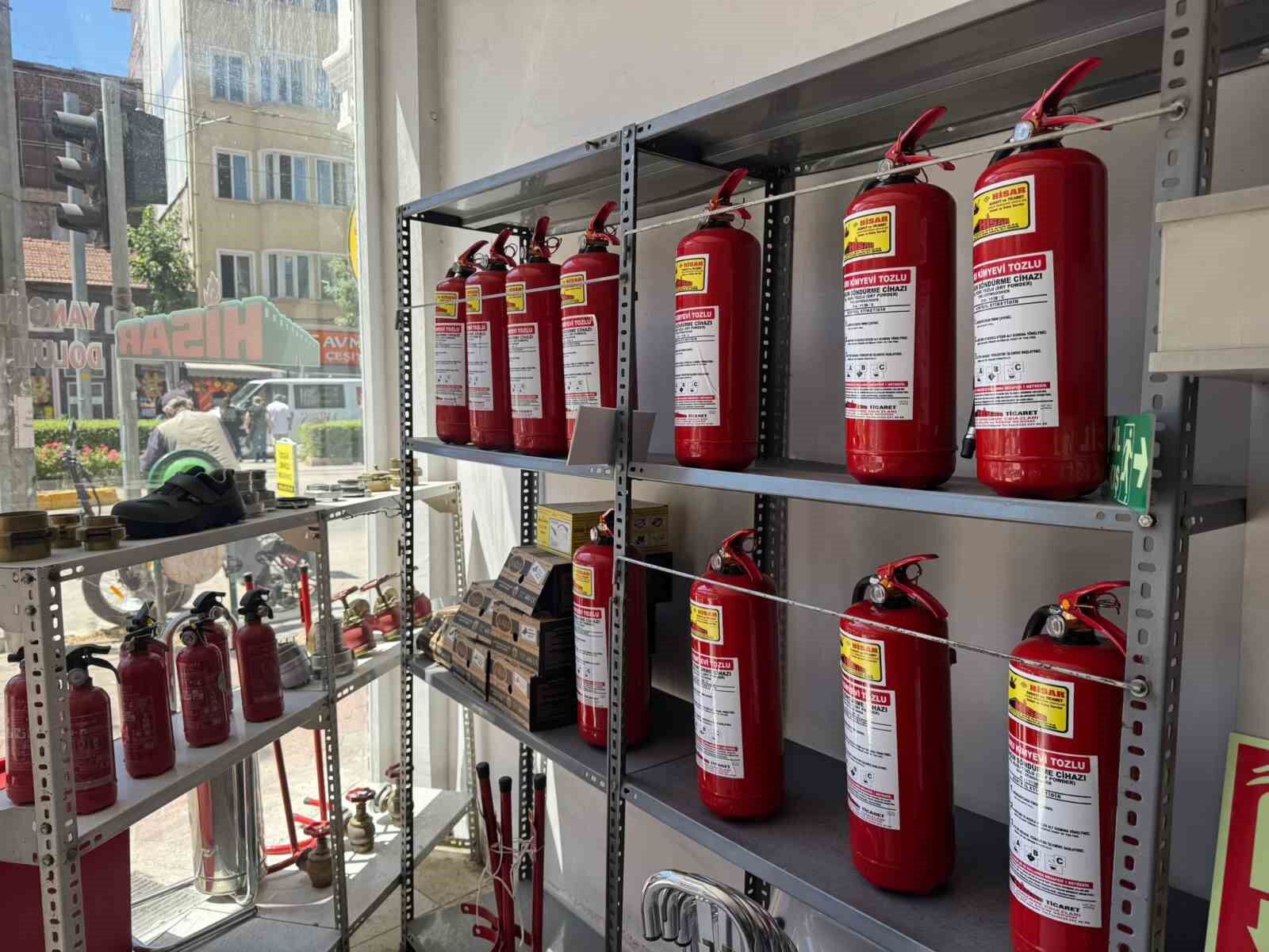 Orman yangınlarından sonra yangın tüplerine talep arttı