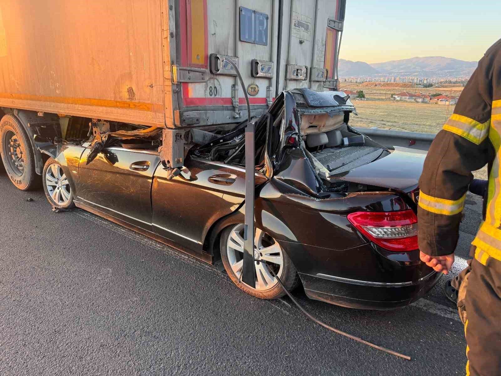 Kayseri’de otomobil tıra çarptı: 1 ölü