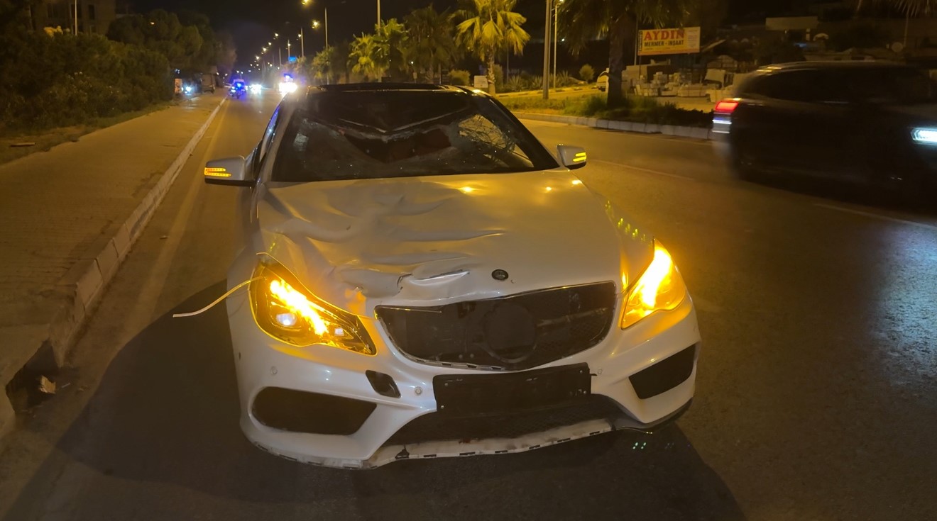 Kuşadası’nda alkollü sürücünün çarptığı yaya hayatını kaybetti... Feci kaza kamerada