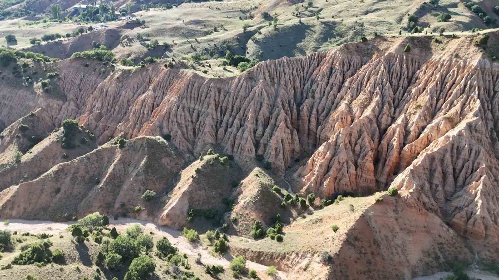 Hem ismi hem de görüntüsüyle dikkat çekiyor, ziyaretçilerine eşsiz manzara sunuyor
