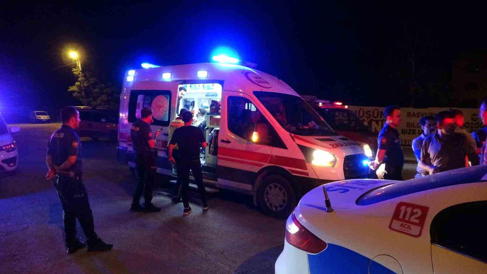 Minibüsle çarpışan araç 5 metre yükseklikten aşağı uçtu: 1 yaralı