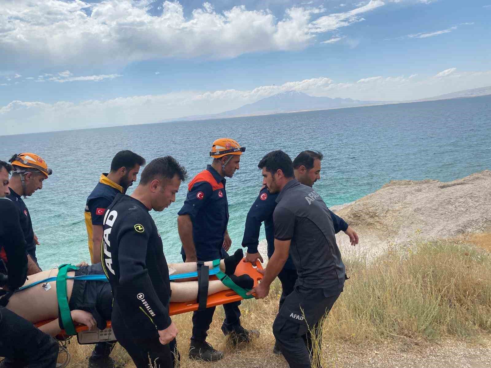 Van Gölü’ne giren 14 yaşındaki çocuk akıntıya kapılarak boğuldu