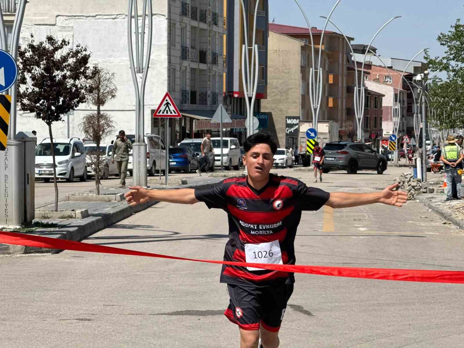 Özalp’te 15 Temmuz Gençlik Koşusu yapıldı