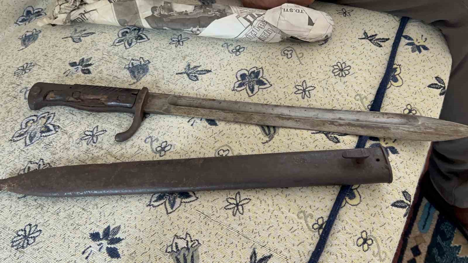 Dedesinin savaşta, hayatta kalmak için kullandığı 170 yıllık süngüyü torunlarına miras bırakacak