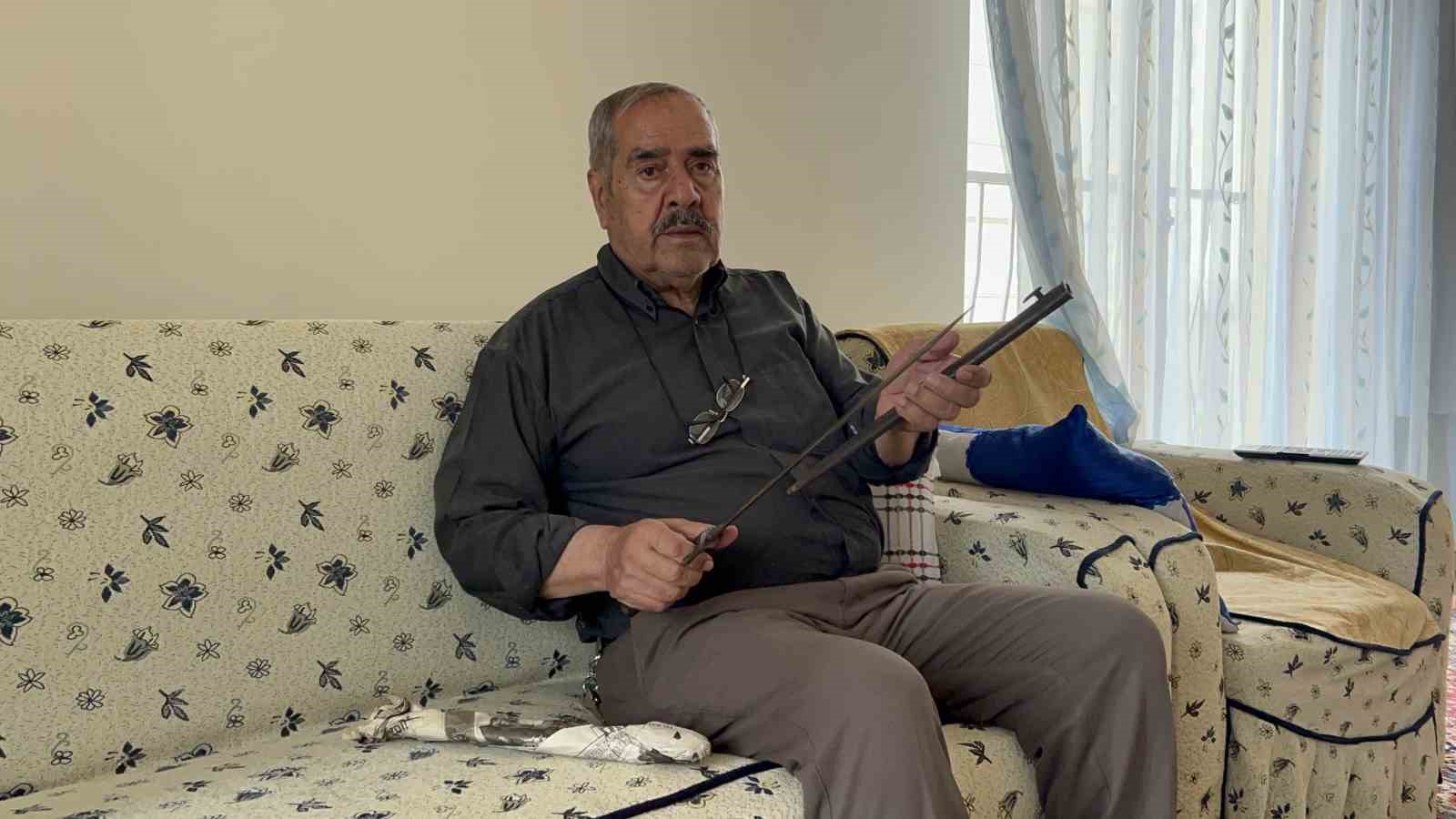 Dedesinin savaşta, hayatta kalmak için kullandığı 170 yıllık süngüyü torunlarına miras bırakacak