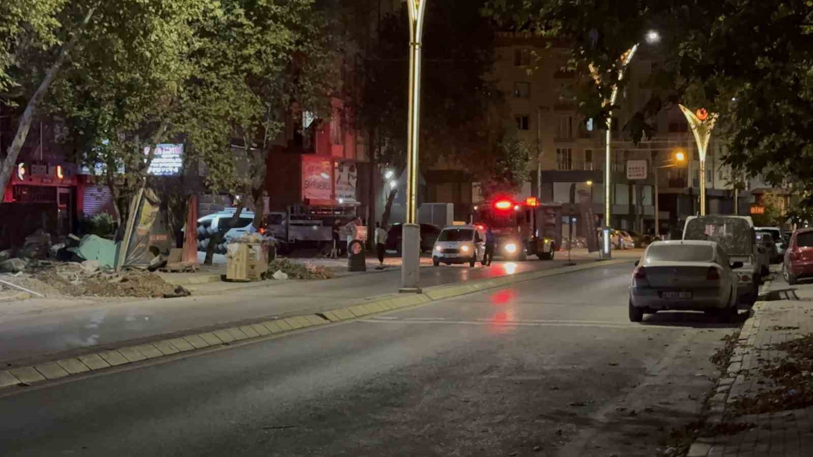 Kazı sırasında doğal gaz borusu delindi, mahalleyi gaz kokusu sardı