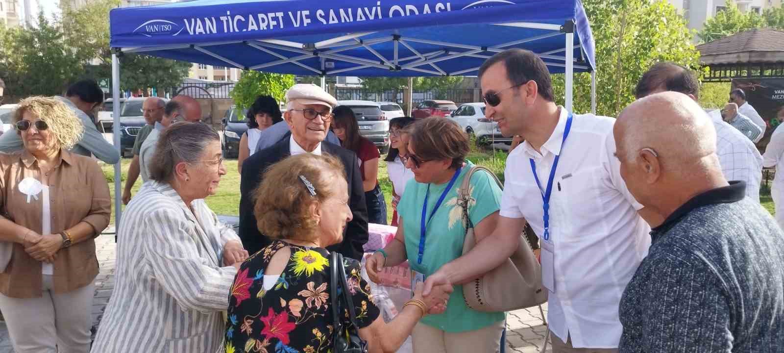 Atatürk Lisesi mezunları ikinci kez bir araya geldi