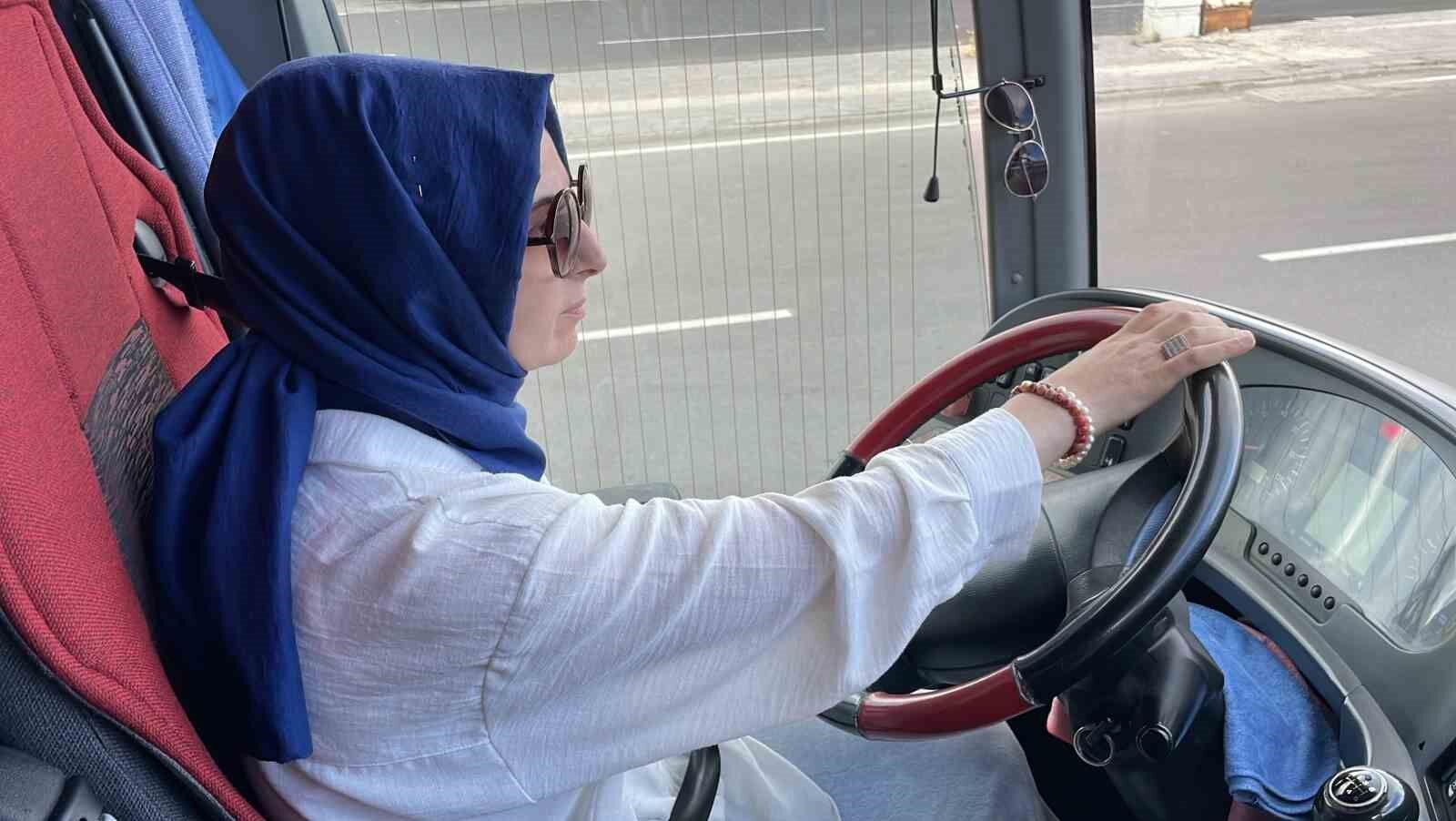 Hayalini gerçekleştirdi, kocası ile aynı otobüste şoförlük yapıyor