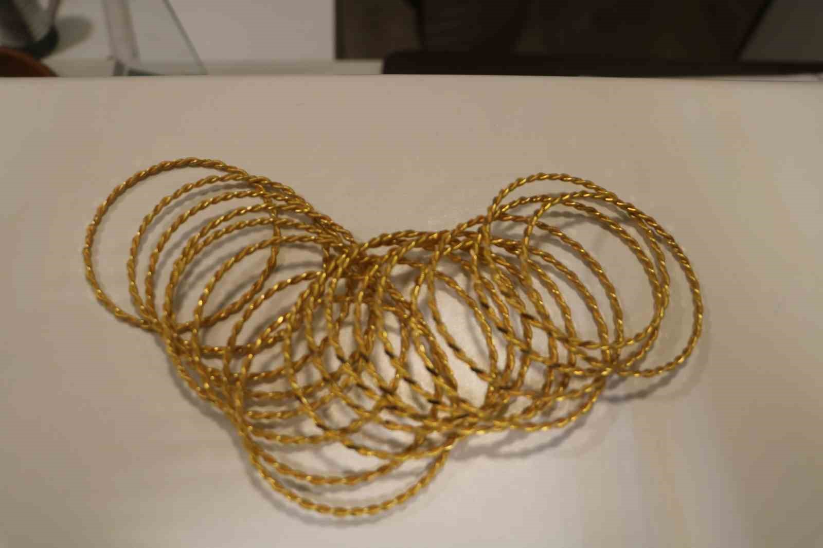 Yılların sarrafından yeni evlenecek çiftlere altın değerinde burma bilezikten vazgeçmeyin tavsiyesi