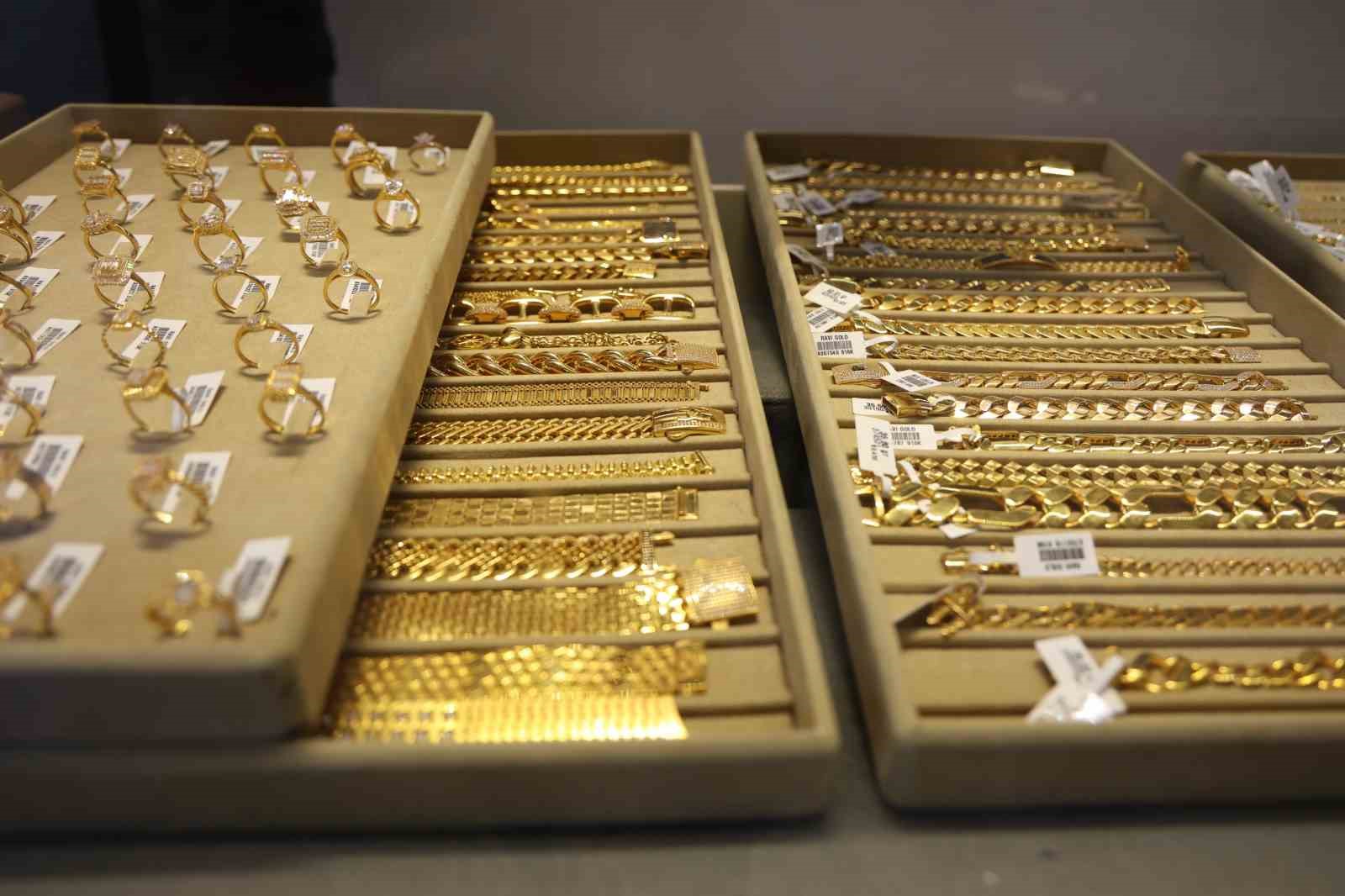 Yılların sarrafından yeni evlenecek çiftlere altın değerinde burma bilezikten vazgeçmeyin tavsiyesi