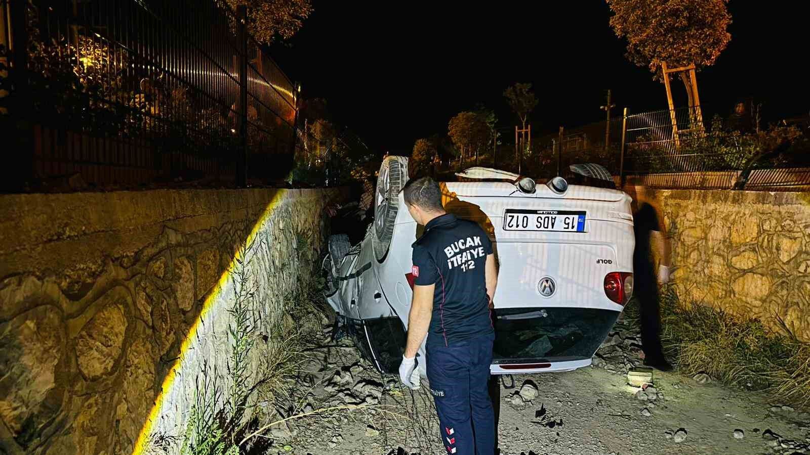Kanala düşen otomobilin sürücüsü yaralandı