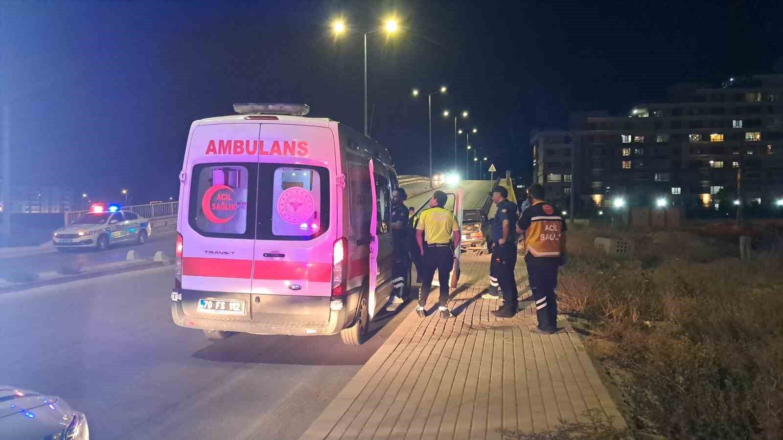 Karaman’da kontrolden çıkan otomobil bariyerlere saplandı