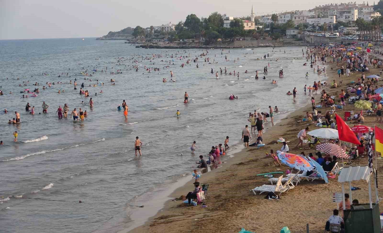 Sıcak ve nem arttı, sahillerde yoğunluk başladı