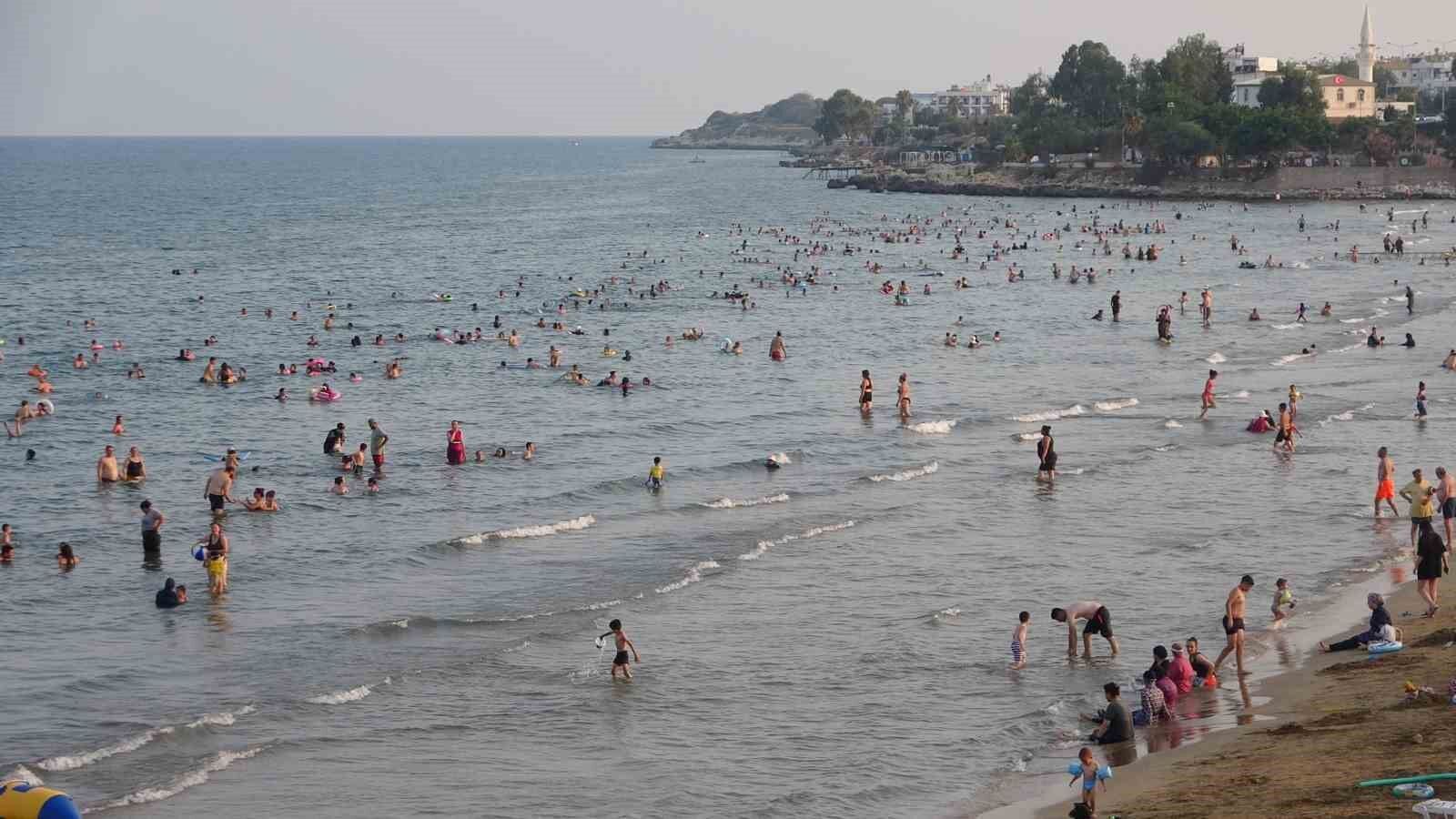 Sıcak ve nem arttı, sahillerde yoğunluk başladı