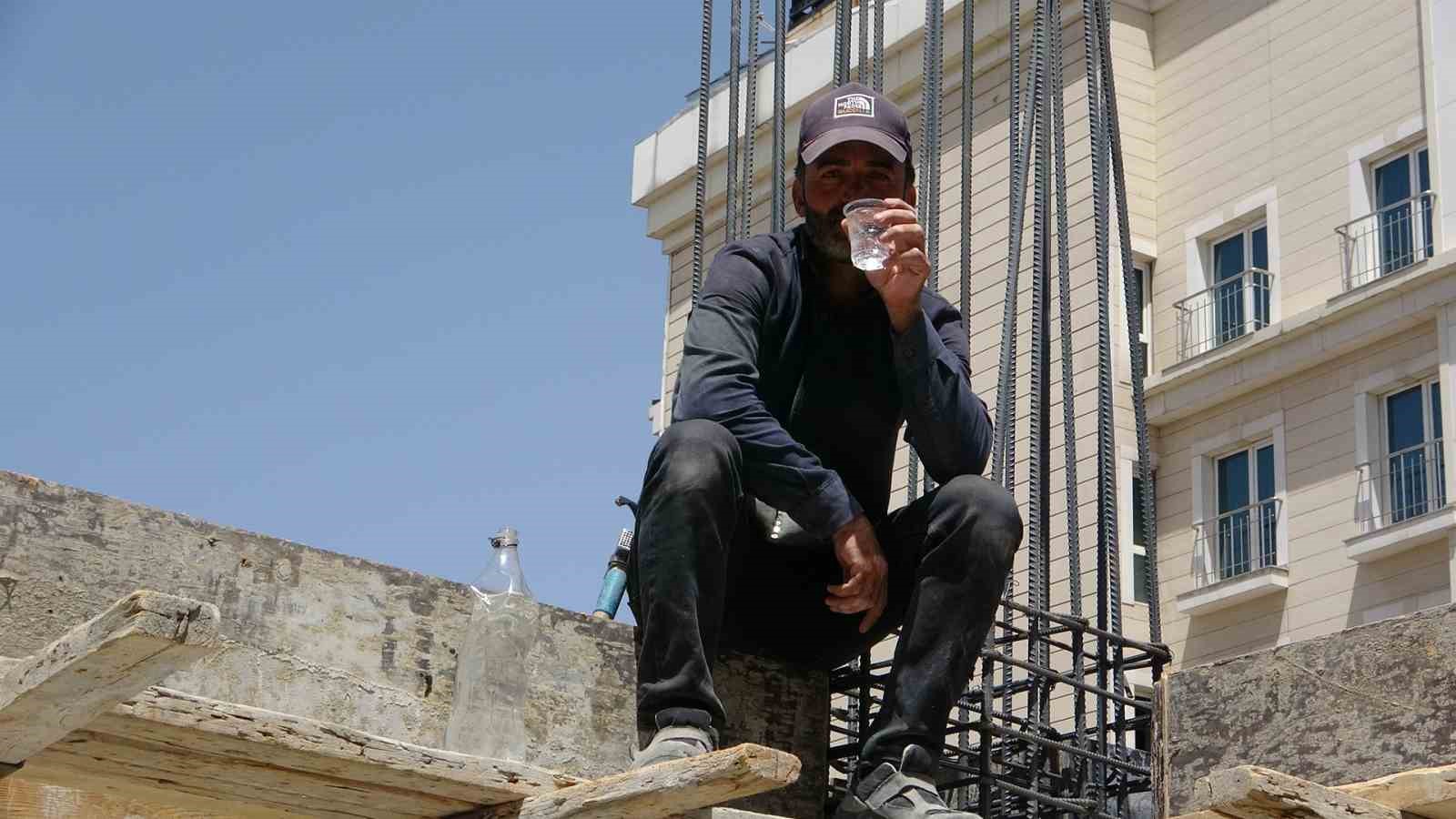 Van’da inşaat işçilerinin sıcakla mücadelesi