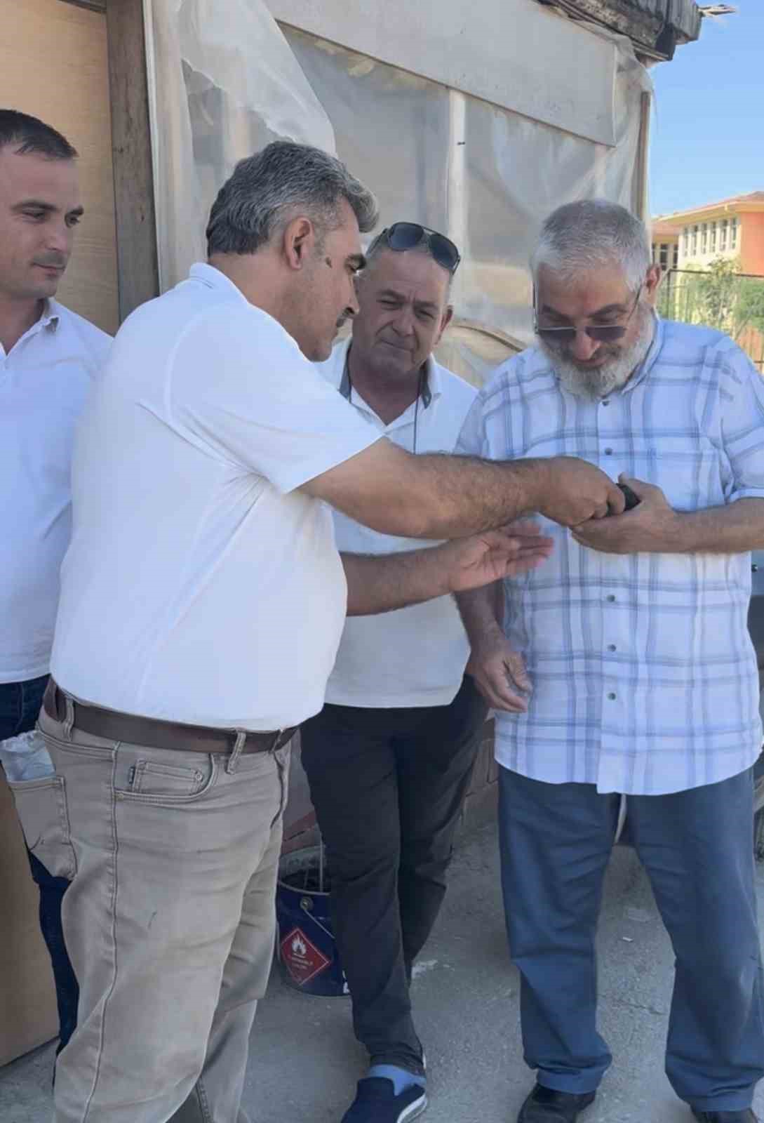 Bulduğu içi para dolu cüzdanı sahibine teslim etti