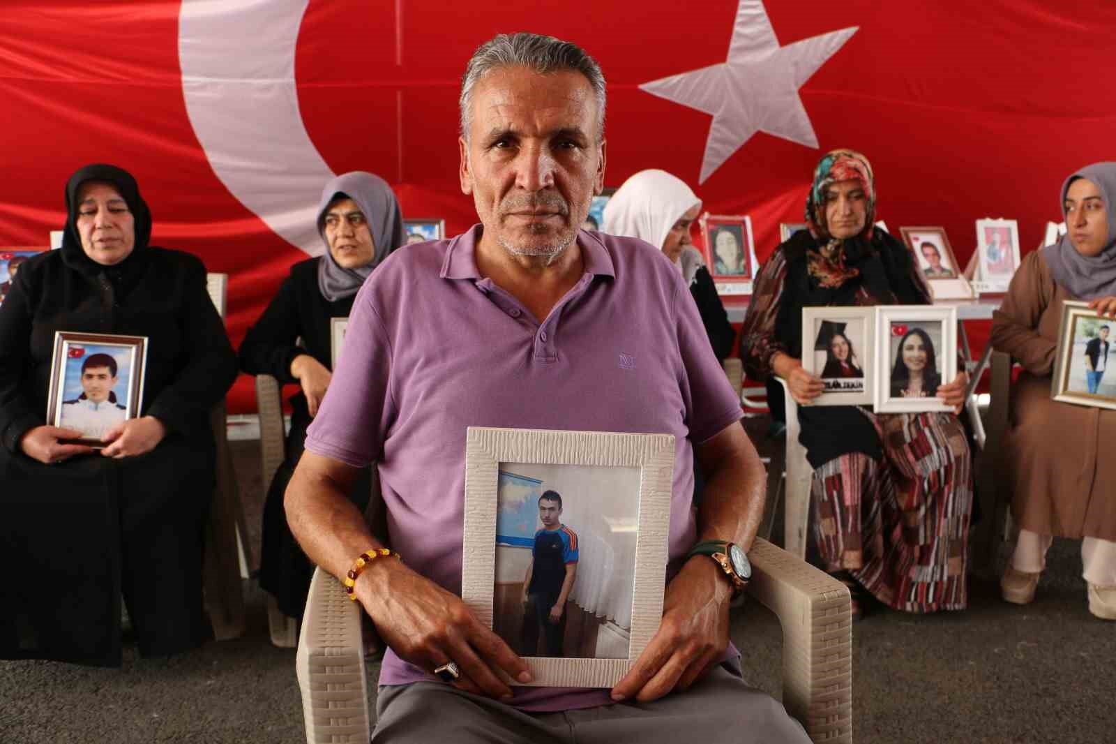 Diyarbakır anneleri terör örgütü PKK’nın silahları bırakmasını olumlu karşıladı