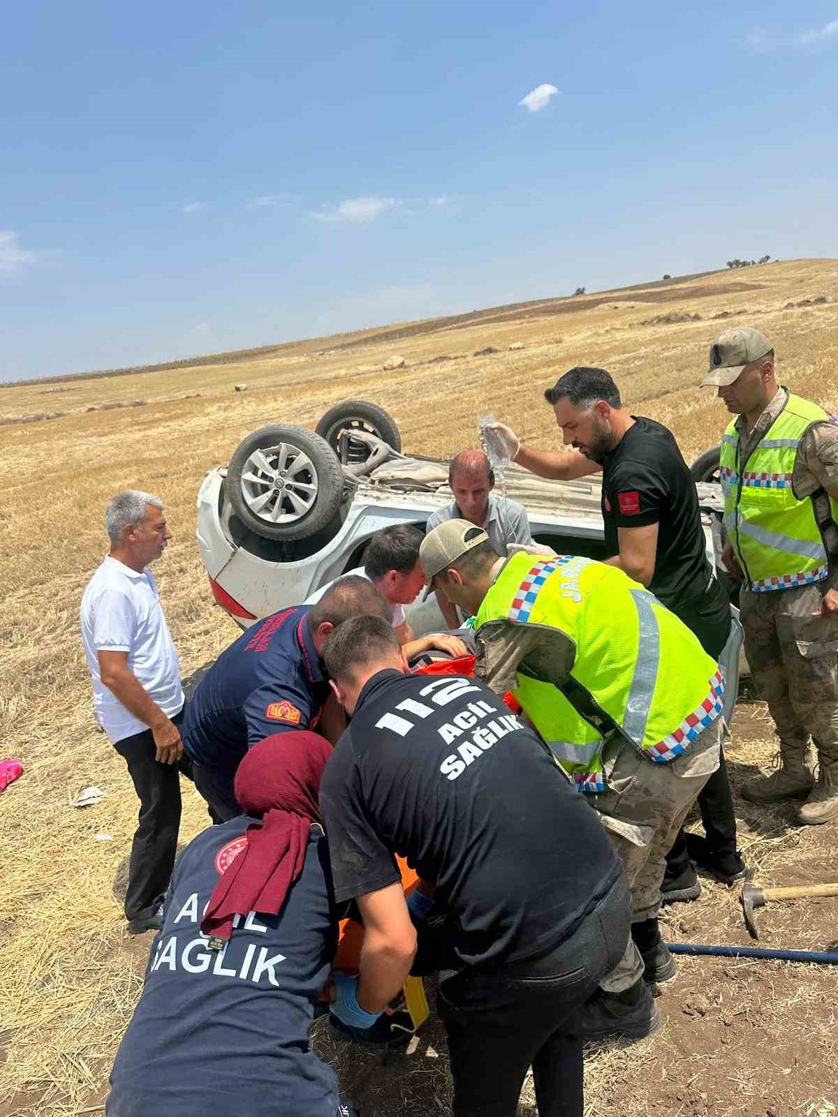 Siirt’te kontrolden çıkan otomobil tarlaya yuvarlandı: 1 yaralı