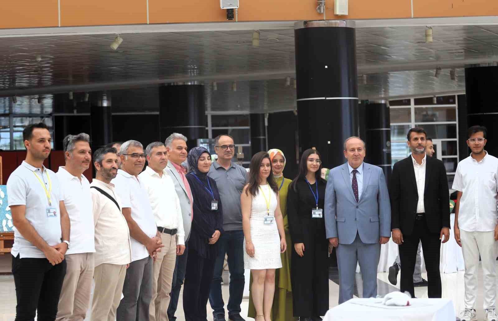 Işıltılı atıklar sanatla buluştu