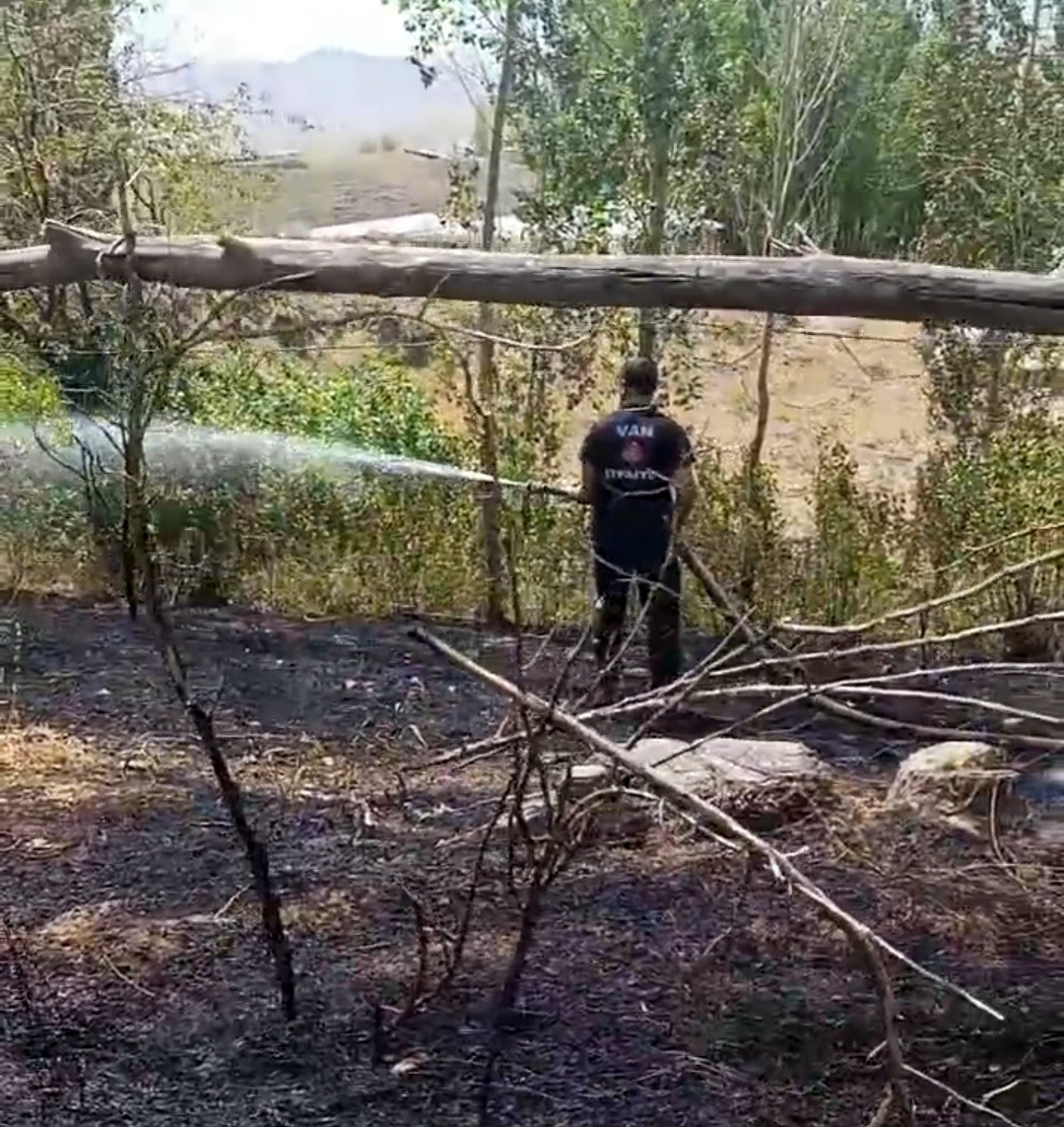 Başkale’de korkutan yangın