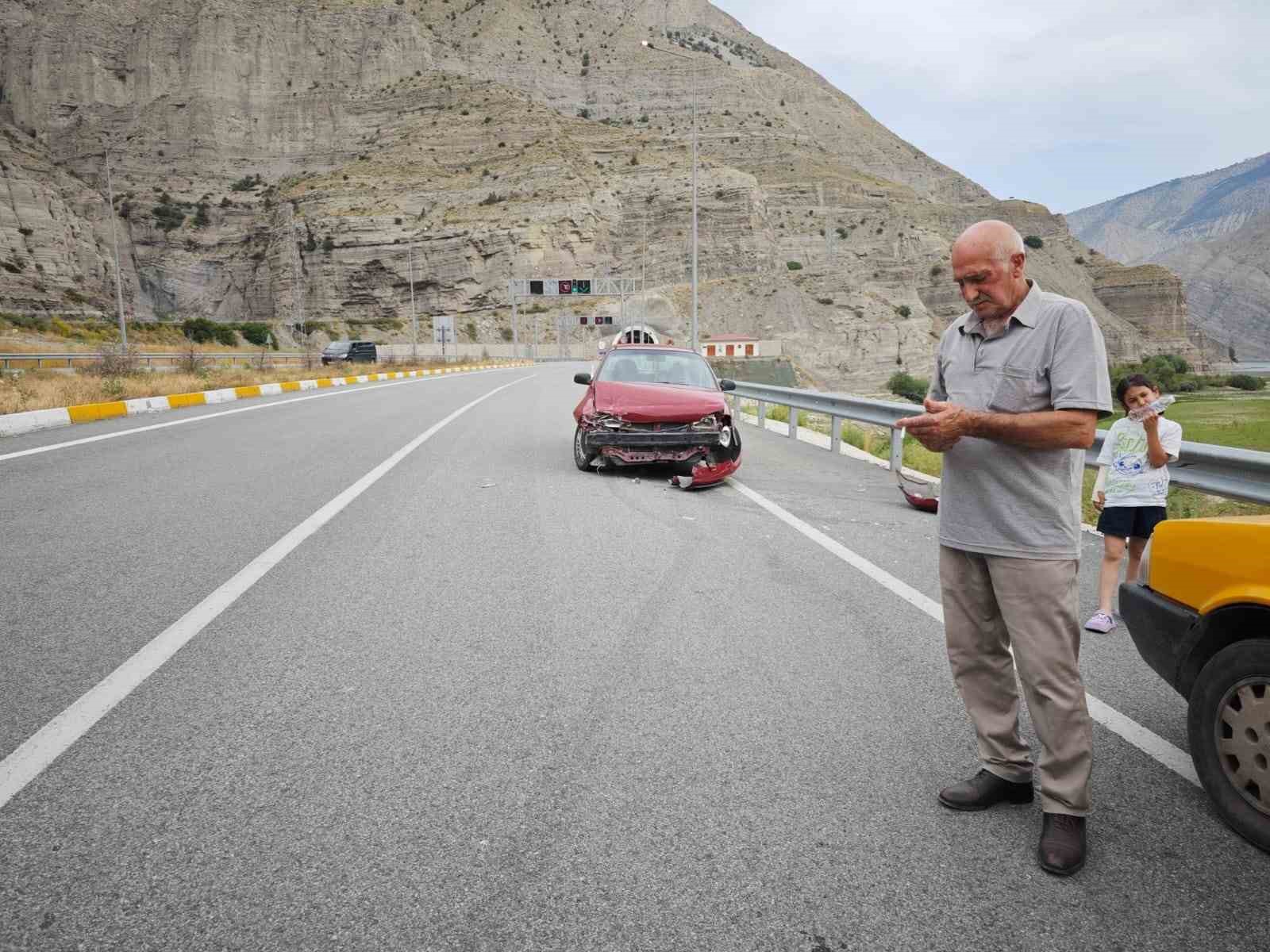 Erzurum’da trafik kazası, emniyet kemeri hayat kurtardı
