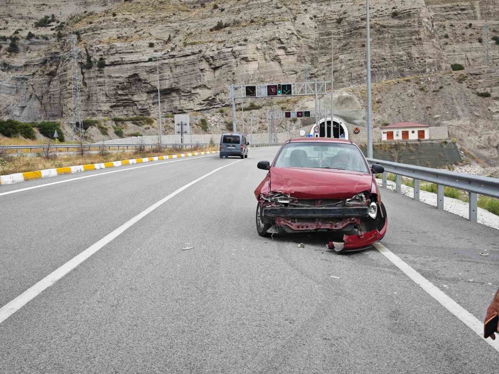 Erzurum’da trafik kazası, emniyet kemeri hayat kurtardı