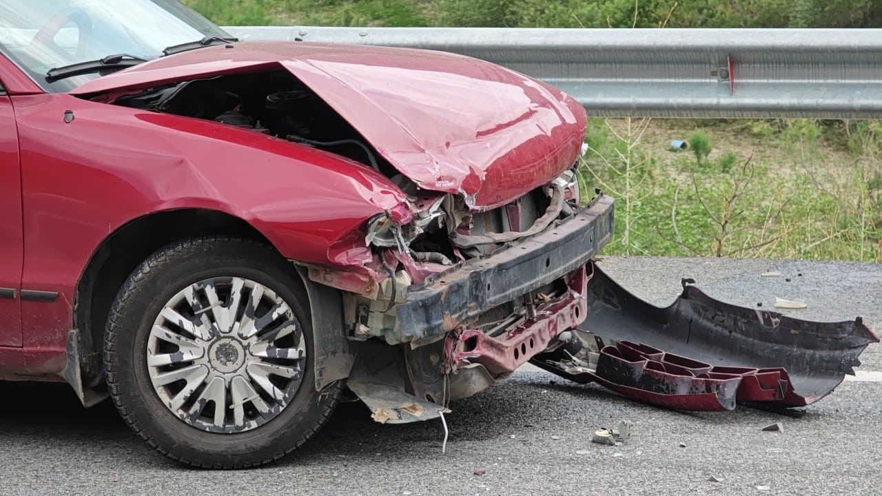 Erzurum’da trafik kazası, emniyet kemeri hayat kurtardı