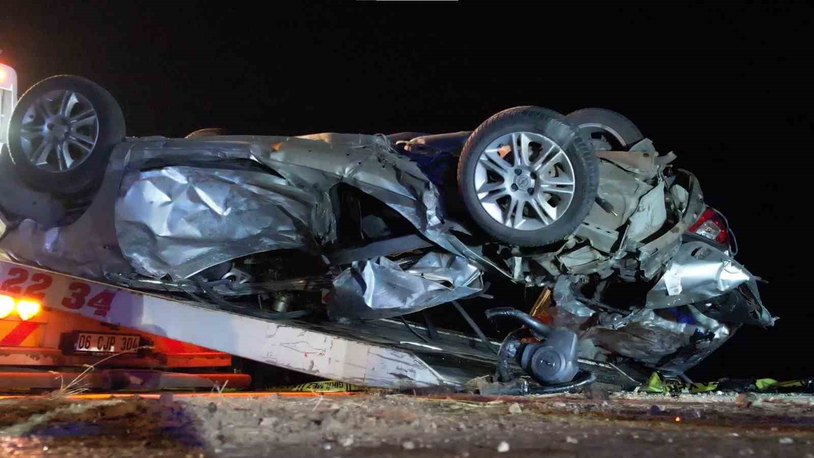 Ankara’da iki otomobil kafa kafaya çarpıştı: 3 ölü