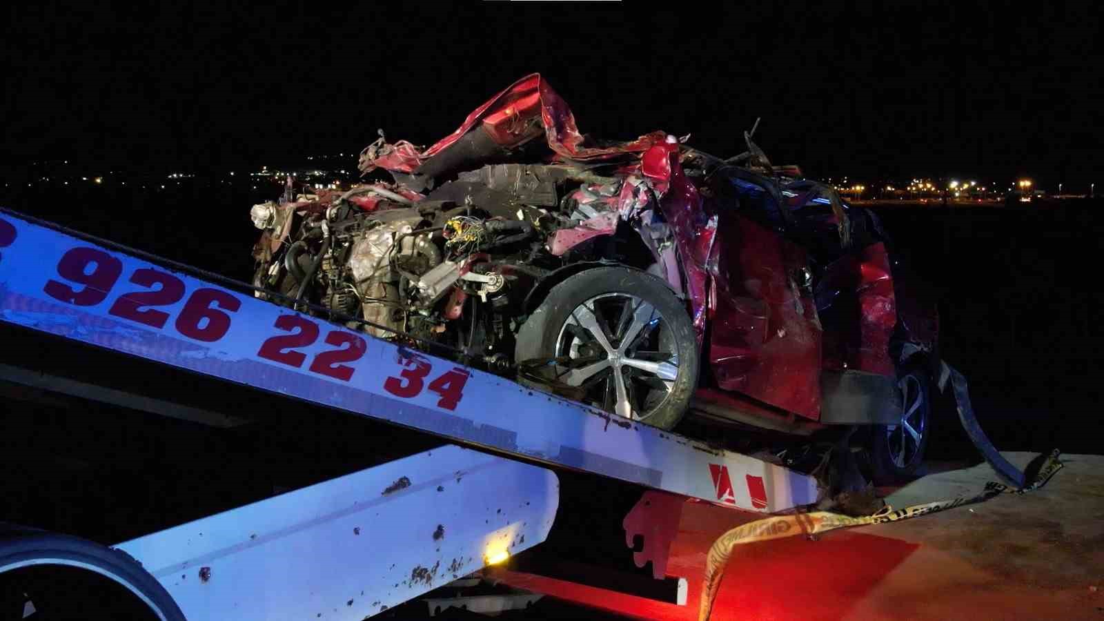 Ankara’da iki otomobil kafa kafaya çarpıştı: 3 ölü