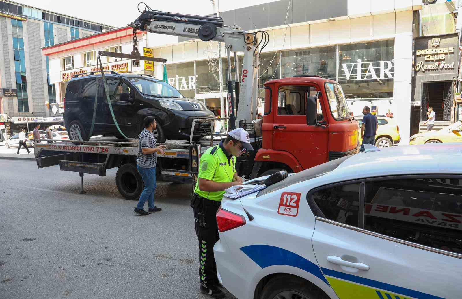 Van’da otobüs durakları, engelli rampaları ve yaya geçitlerinde sıkı denetim