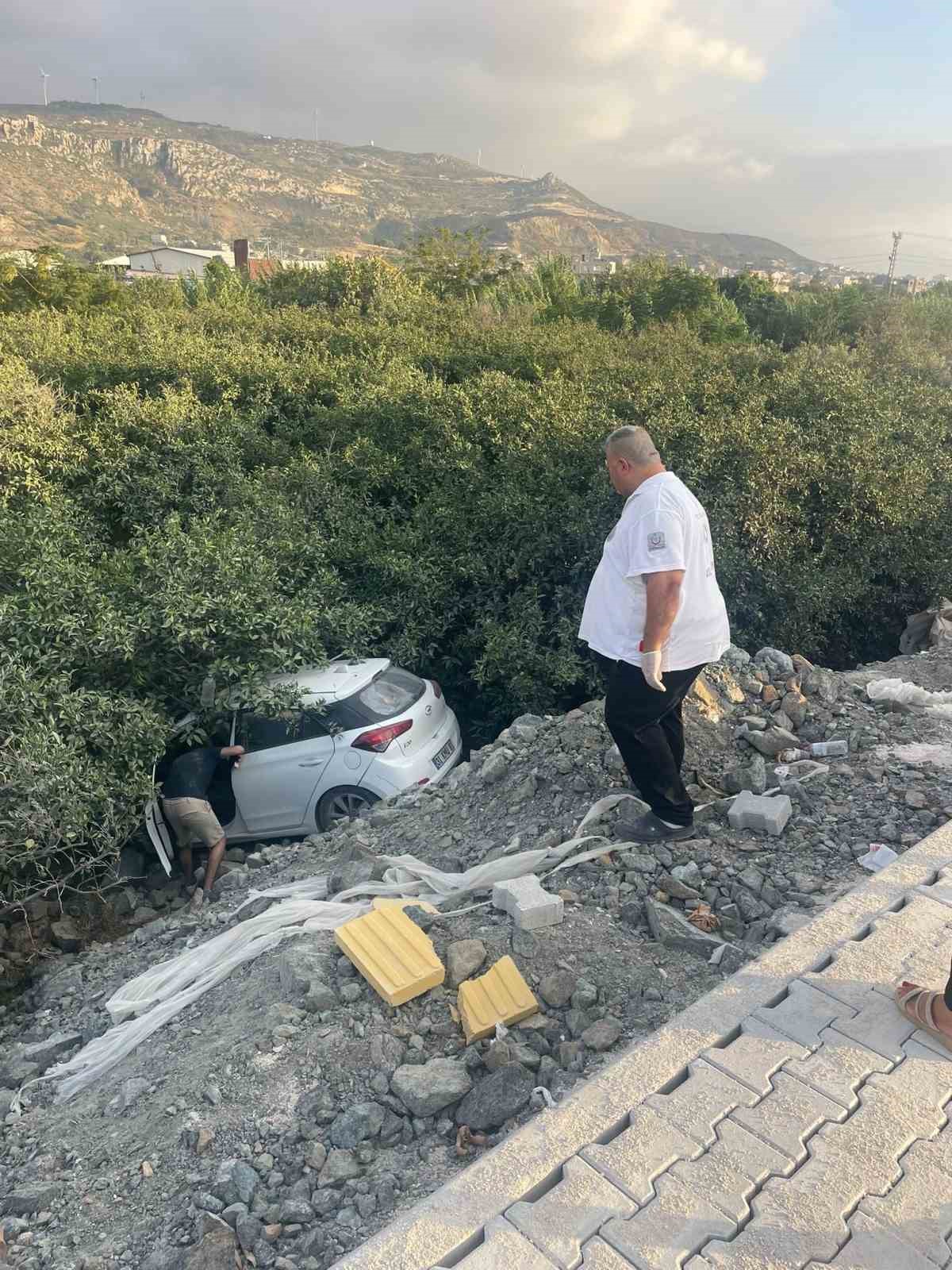 Kontrolden çıkan otomobil bahçeye uçtu: 1 yaralı