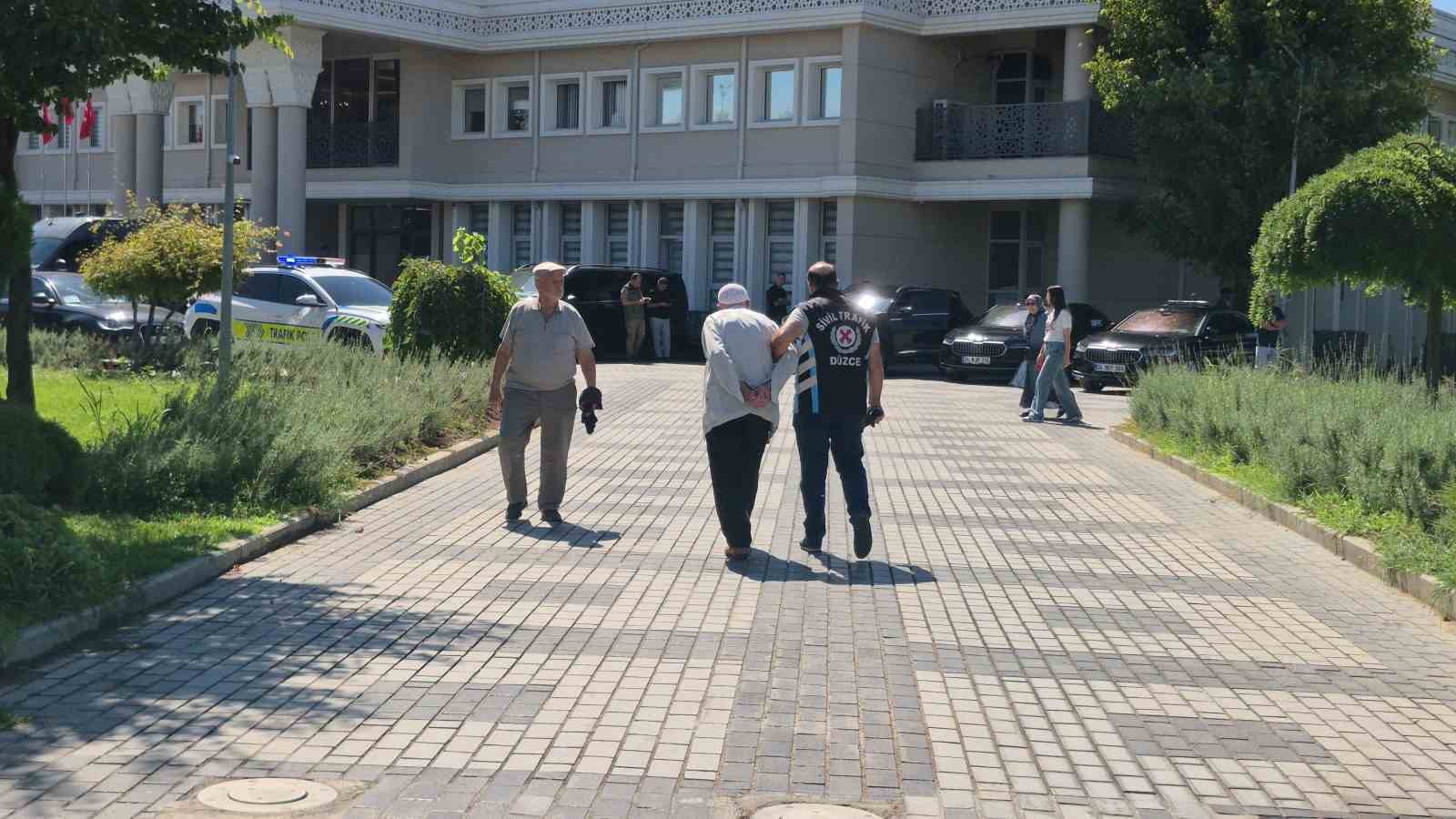 Türk Polisinden yürekleri ısıtan davranış