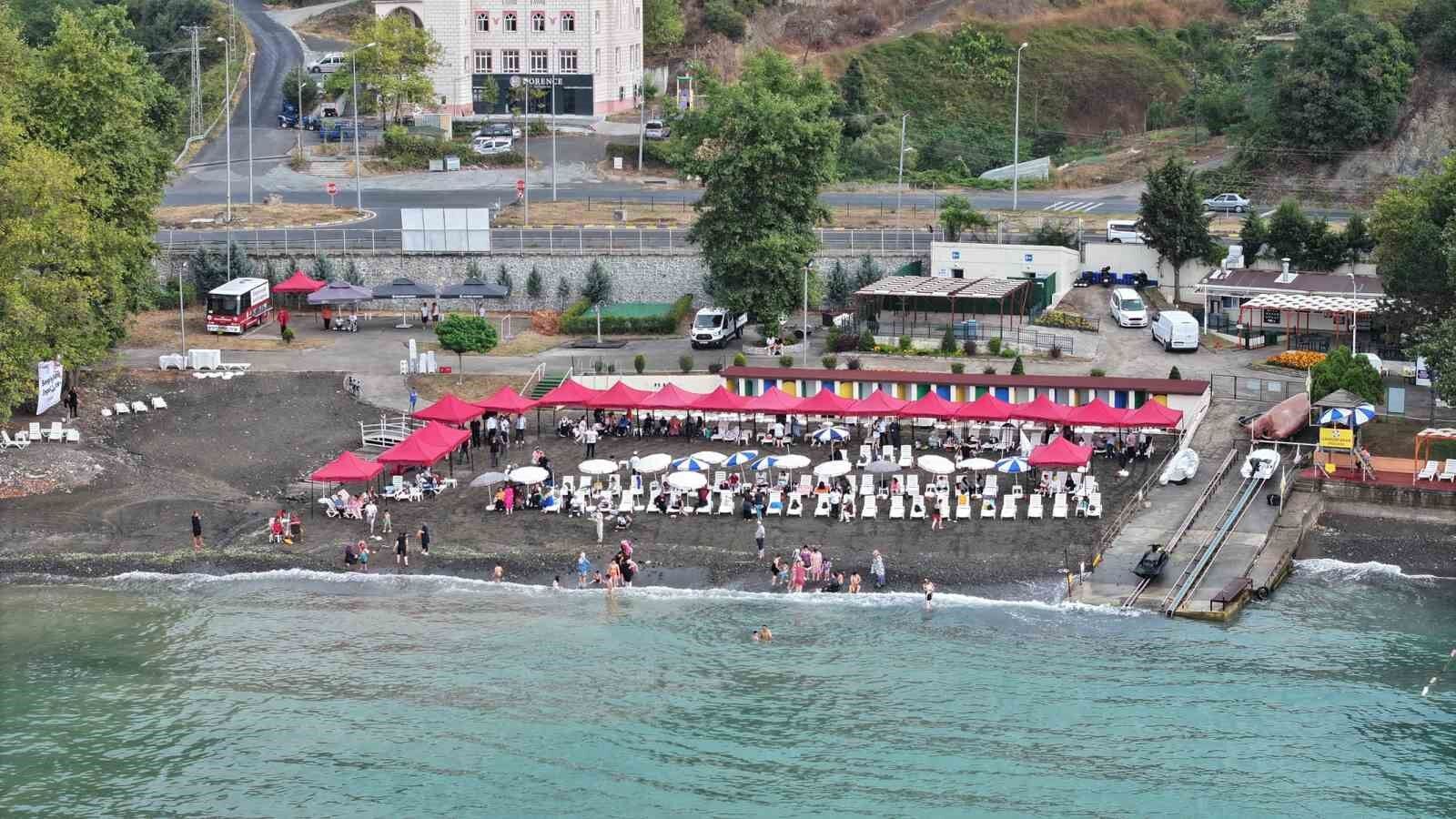 76 yaşındaki bedensel engelli kadın, ömründe ilk kez denizi gördü