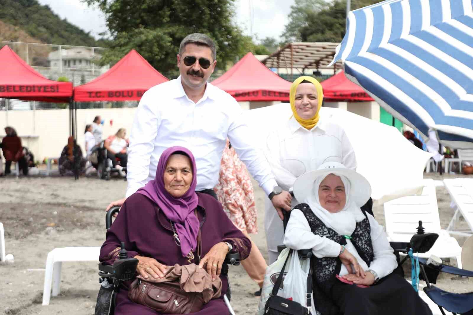 76 yaşındaki bedensel engelli kadın, ömründe ilk kez denizi gördü