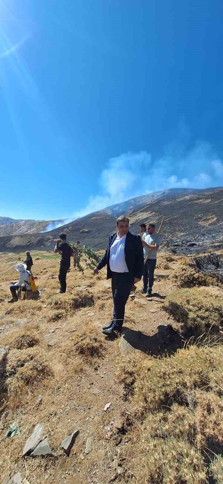 Bahçesaray’da arazi yangını